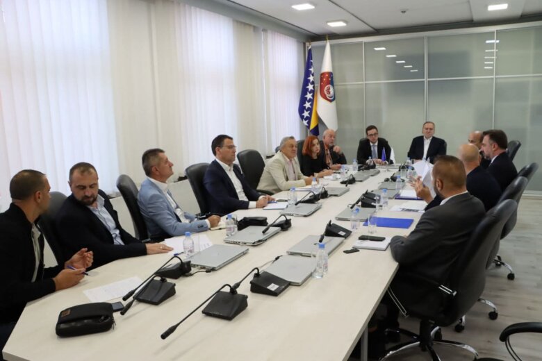 Premijer Nihad Uk i ministar Mladen Pandurević održali sastanak s direktorima kantonalnih javnih komunalnih preduzeća