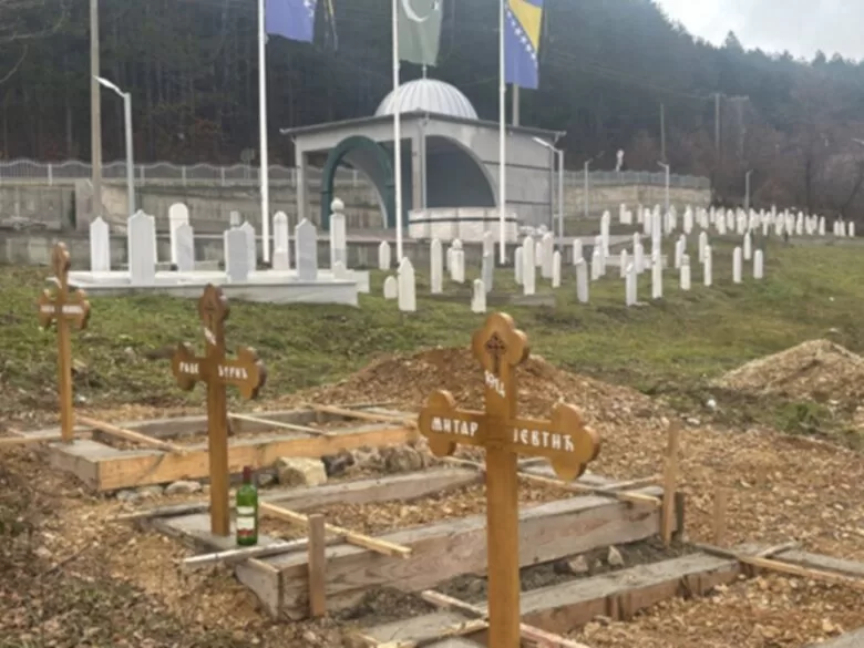 Tužilaštvo BiH odbacilo prijavu za postavljanje krstova na mezarju u naselju Kragljivoda u Srebrenici