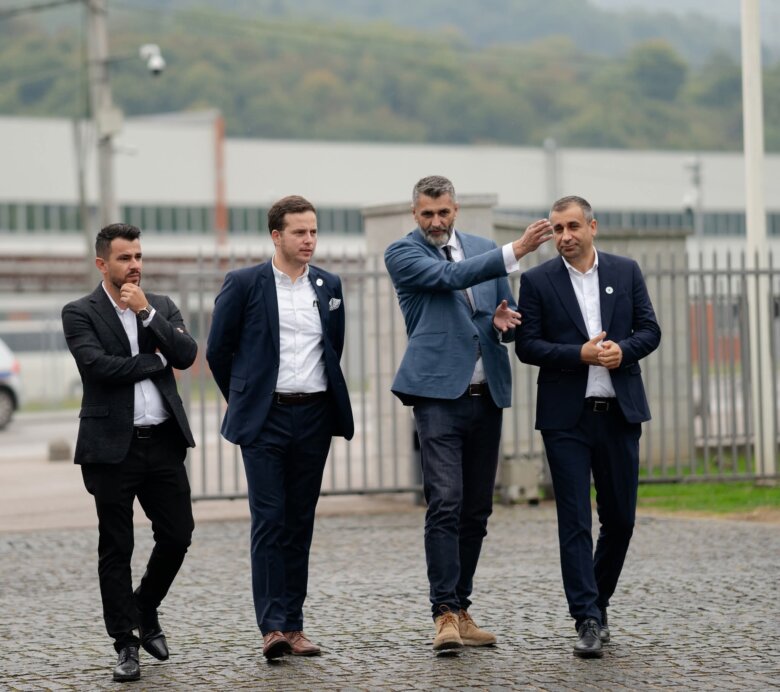 Premijer Kantona Sarajevo Nihad Uk i šef Ureda Vlade Kantona Sarajevo za podršku Srebrenici Mirza Ibrahimović posjetili Memorijalni centar Srebrenica