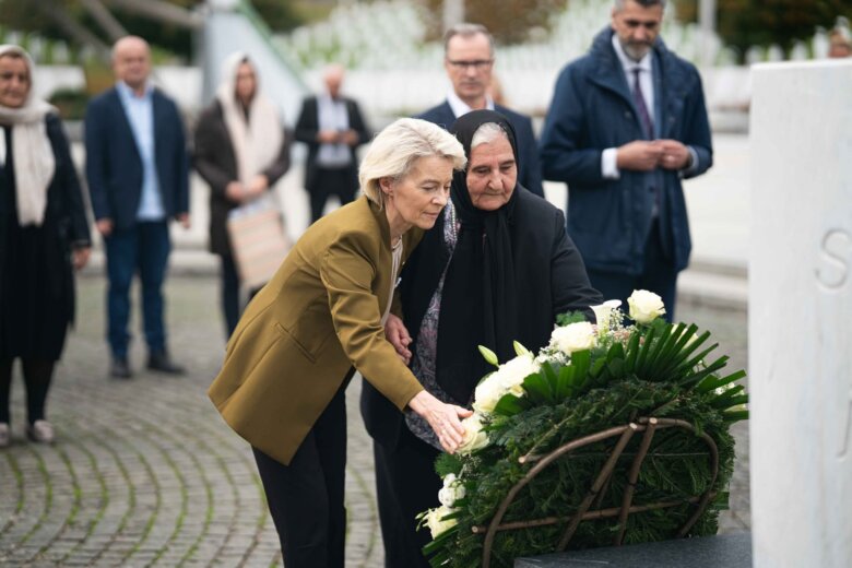 Prva zvanična posjeta: Ursula von der Leyen posjetila Memorijalni centar Srebrenica
