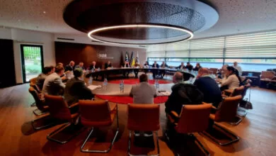 Saopćenje SDA: Umjesto ponavljanja starih laži, SDP mora dati odgovore o zaduživanju, rastu cijena, deficitu i namještenim tenderima