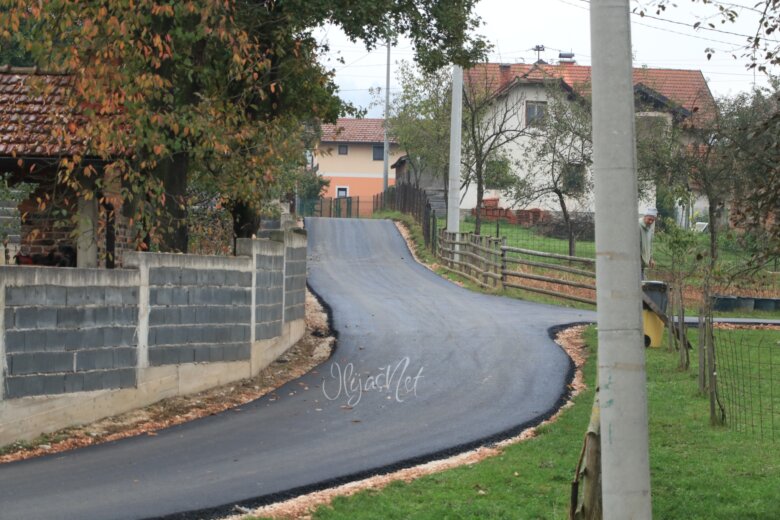 Asfaltiran put Stavnja Han u Podlugovima