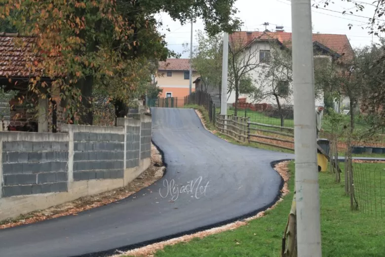 Asfaltiran put Stavnja Han u Podlugovima