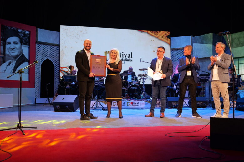 Azmir Halilović iz Ilijaša dobitnik Plakete Safet Isović za izvedbu pjesme »Mejro dušo«