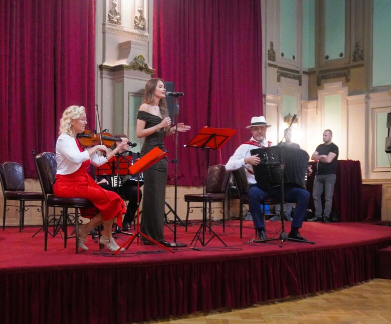 Dom oružanih snaga BiH: Bogatim repertoarom Sevdah Salon Balkan obilježio godišnjicu djelovanja