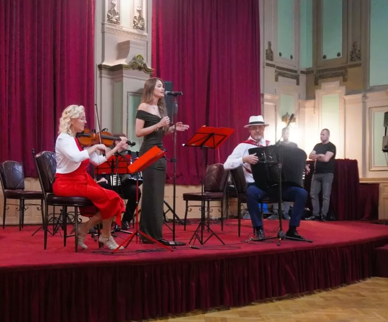 Dom oružanih snaga BiH: Bogatim repertoarom Sevdah Salon Balkan obilježio godišnjicu djelovanja