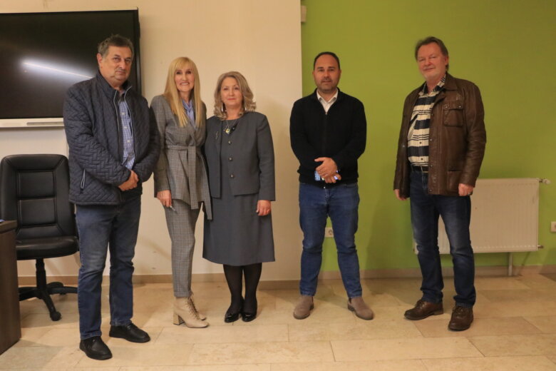 Knjiga “Probudite genijalce: Inovativne strategije i tehnike u nastavi” promovisana u Ilijašu