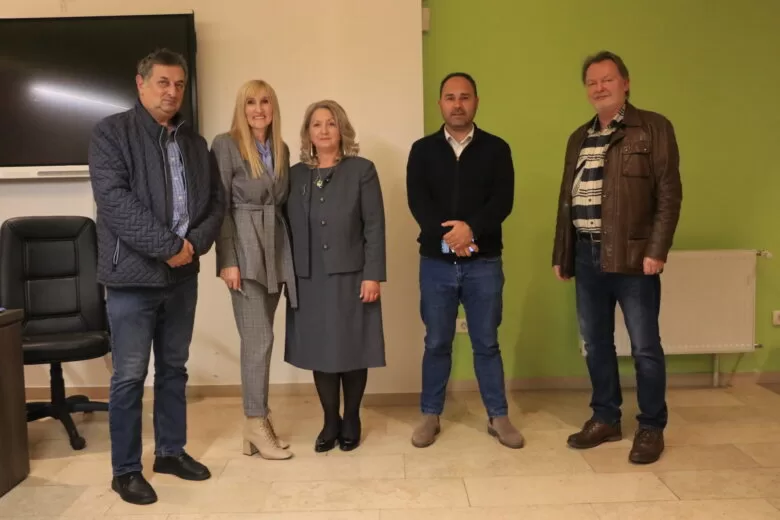 Knjiga “Probudite genijalce: Inovativne strategije i tehnike u nastavi” promovisana u Ilijašu