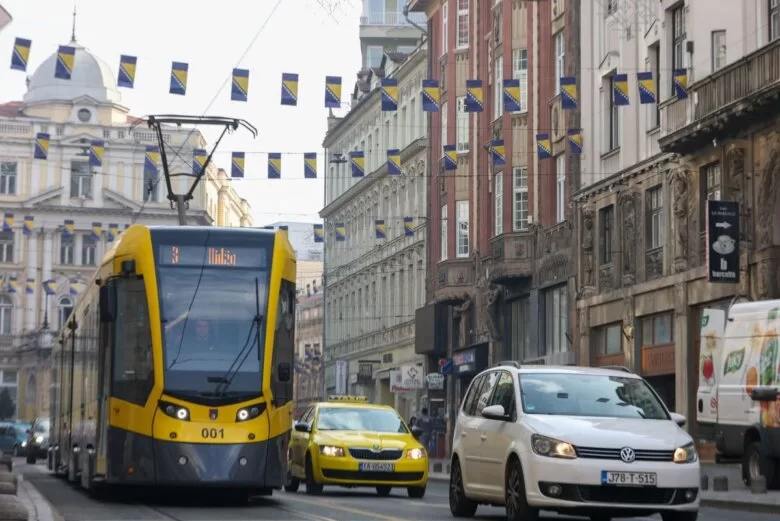 Sarajevo ukrašeno državnim zastavama povodom 25. novembra Dana državnosti BiH