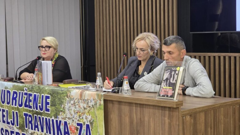 U Novom Pazaru održana promocija knjiga “Maloljetnik na putu smrti“ i „Strasti i boli čekanja“