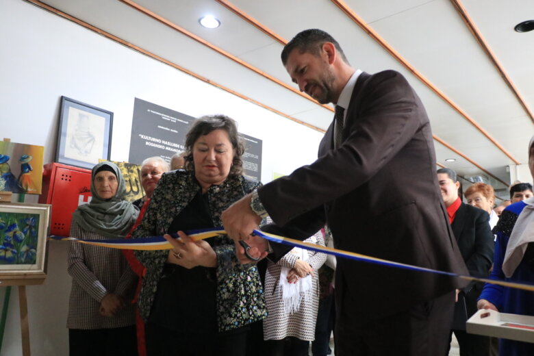 Za Dan državnosti žene borkinje poklonile Ilijašu izložbu “Od borca do kreativca”