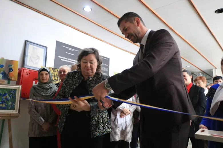 Za Dan državnosti žene borkinje poklonile Ilijašu izložbu “Od borca do kreativca”