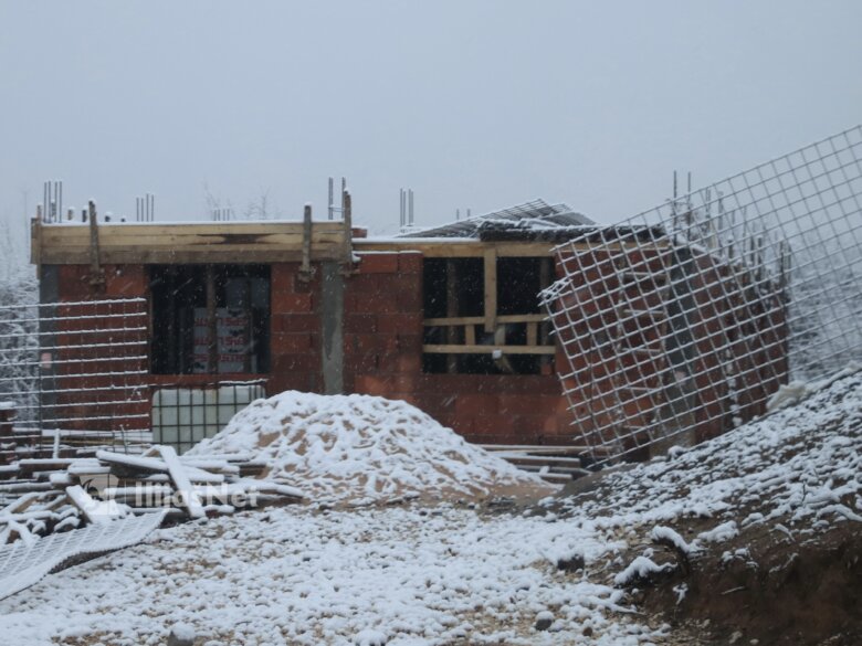 U Halugama kod Ilijaša u toku izgradnja treće stambene jedinice za smještaj romskih porodica