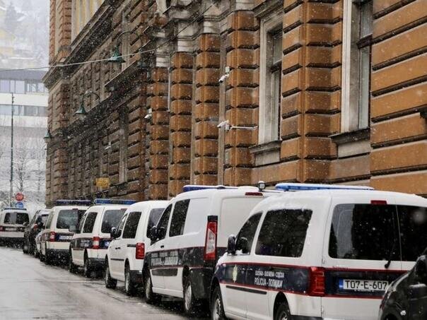 Predložen pritvor trojcu iz Ilijaša zbog teške krađe u Vogošći, iz sefa otuđili 70.000 KM i 22.000 eura