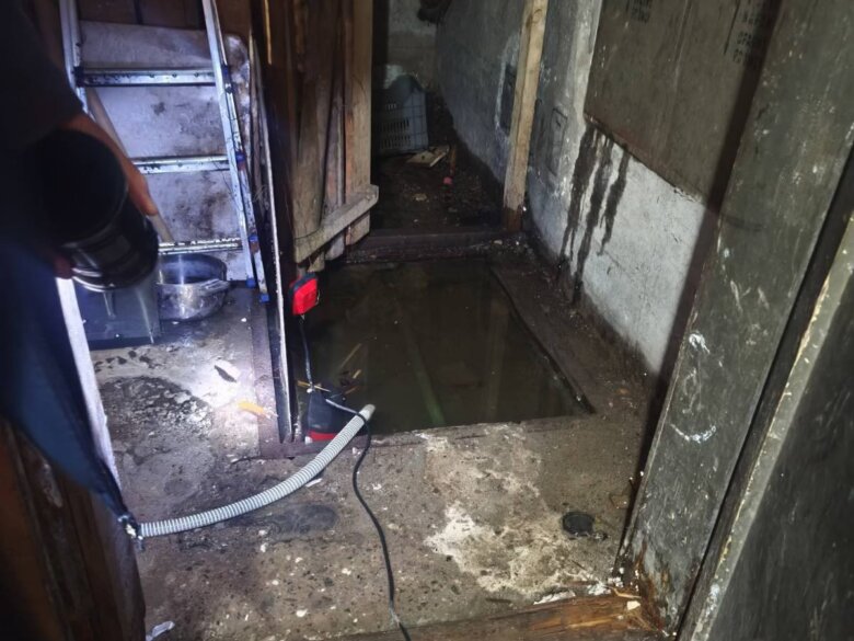 Stanari ulice Ivana Franje Jukića već tri sedmice bore se s poplavljenim podrumima: Traže hitnu reakciju nadležnih