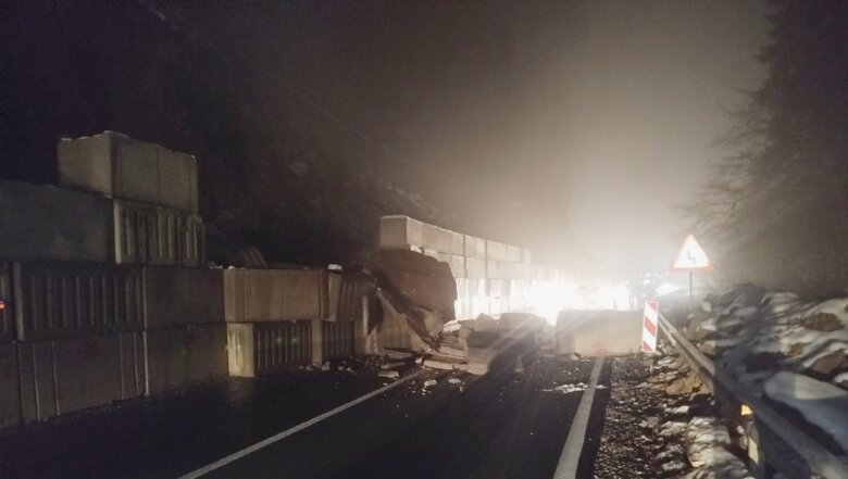 Zbog odrona obustavljen je saobraćaj na magistralnom putu Srednje-Olovo (Nišići)