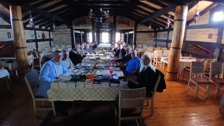 Ilijašanin Elvir Čutura Održao Nekoliko Edukativnih Predavanja O Pčelarstvu U Crnoj Gori