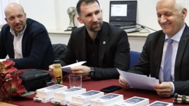 Podrška Samostalnosti Slijepih Osoba: Ministar Delić Uručio Mobitele U Udruženju Slijepih Ks