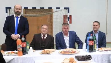U Ju OŠ „stari Ilijaš“ U Penziju Ispraćeni Dugogodišnji Uposlenici Sead Silajdžić I Hasan Bešlija