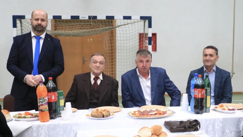 U Ju OŠ „stari Ilijaš“ U Penziju Ispraćeni Dugogodišnji Uposlenici Sead Silajdžić I Hasan Bešlija