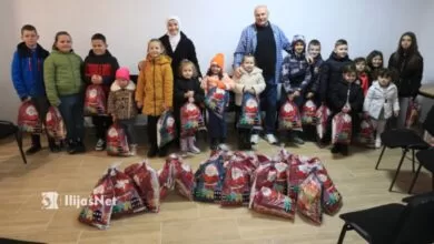 Mz Gajevi Organizovala Podjelu Novogodišnjih Paketića Za Djecu
