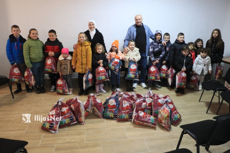 Mz Gajevi Organizovala Podjelu Novogodišnjih Paketića Za Djecu