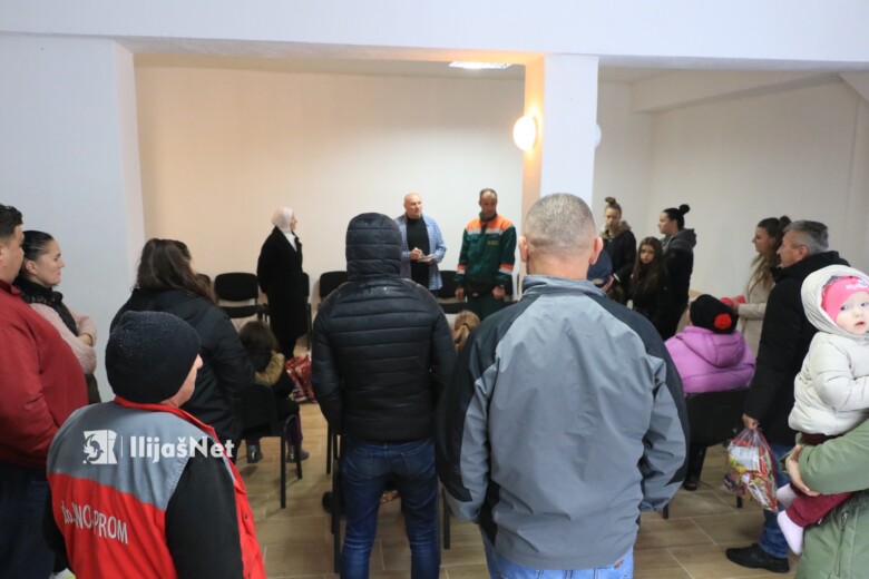 Mz Gajevi Organizovala Podjelu Novogodišnjih Paketića Za Djecu