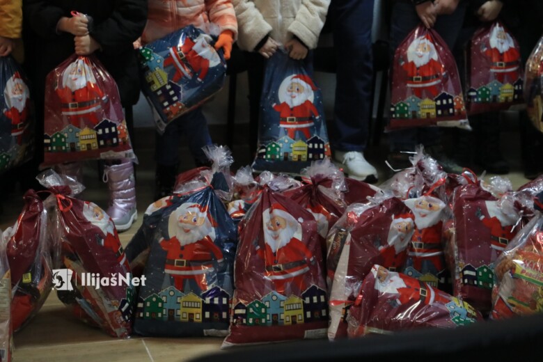 Mz Gajevi Organizovala Podjelu Novogodišnjih Paketića Za Djecu