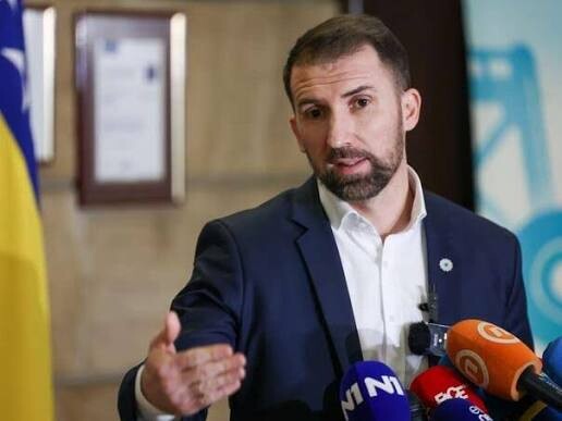 Poštujući prava djeteta: Ukidamo obavezu kontrolnih pregleda za djecu do 18. godine, najavio Delić