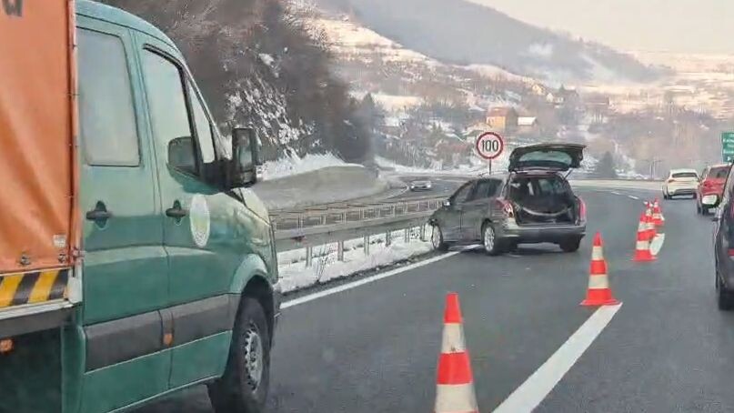 Nesreća na autoputu kod Kaknja, pričinjena materijalna šteta