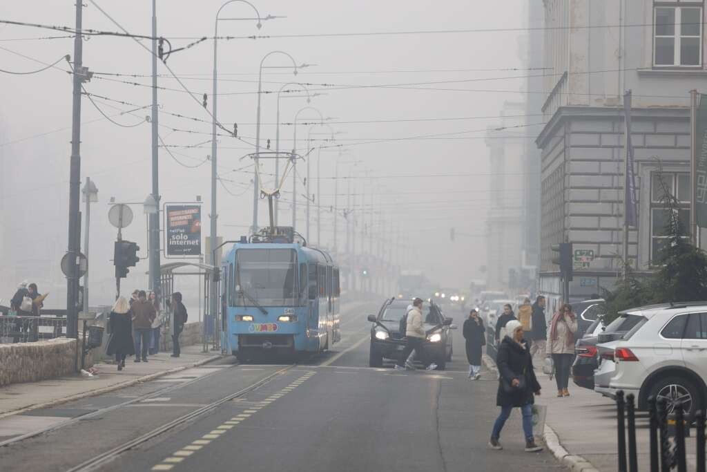 Izuzetno zagađen zrak na većini mjernih stanica u Kantonu Sarajevo