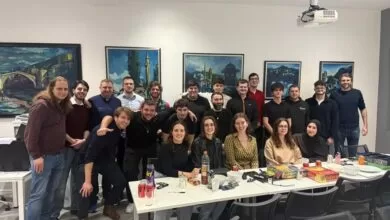 LONDON: MLADI BRITANSKI BOSANCI PREUZIMAJU VODSTVO