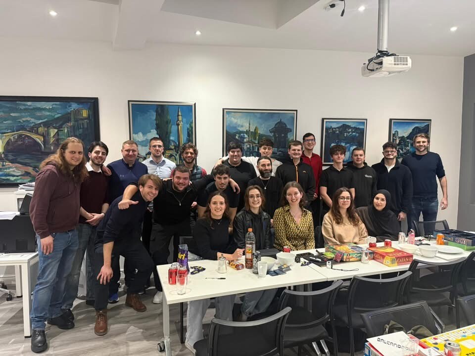 LONDON: MLADI BRITANSKI BOSANCI PREUZIMAJU VODSTVO