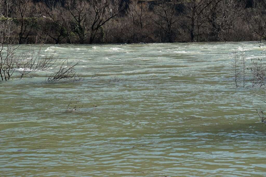 Crveno upozorenje zbog obilnih padavina, apel građanima na oprez