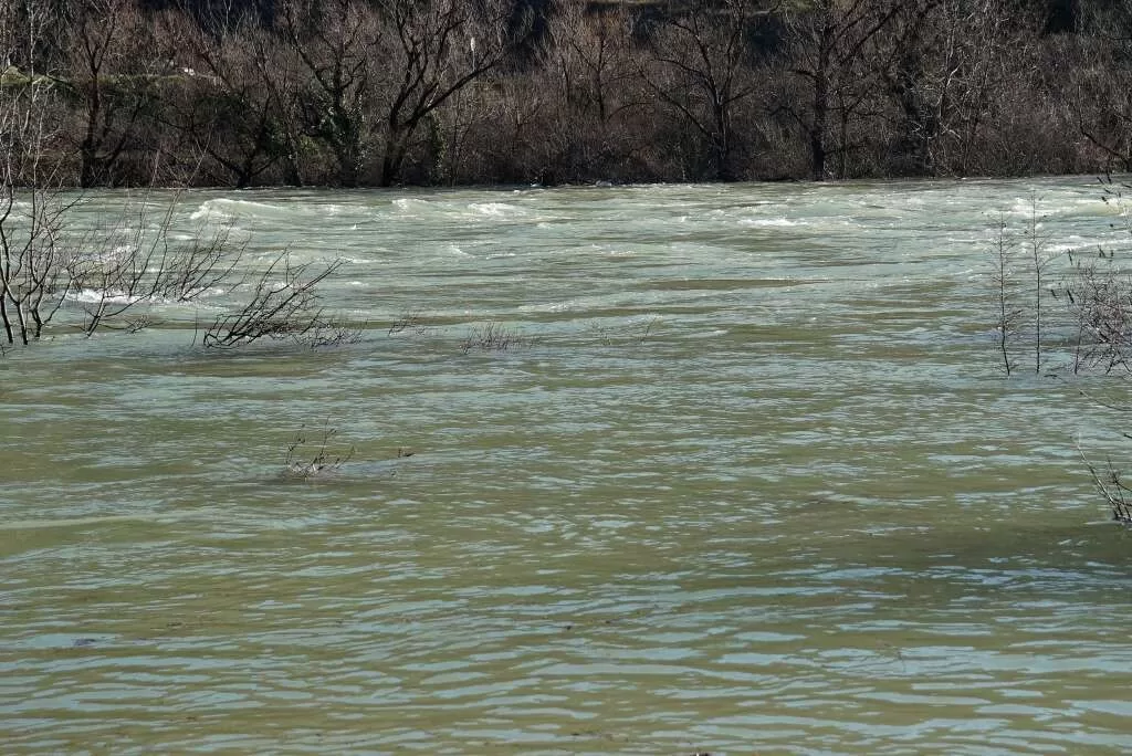 Crveno upozorenje zbog obilnih padavina, apel građanima na oprez