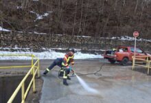 Očišćen trotoar do Osnovne škole u Srednjem uoči početka drugog polugodišta