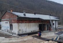 Postavljanjem novog krova završena prva faza rekonstrukcije Društvenog doma u Ljubini