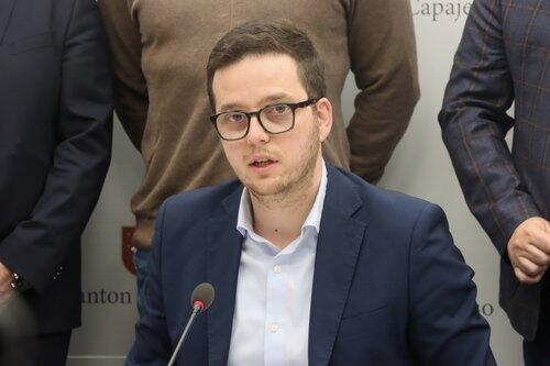 Nihad Uk podnio ostavku na poziciju premijera Kantona Sarajevo