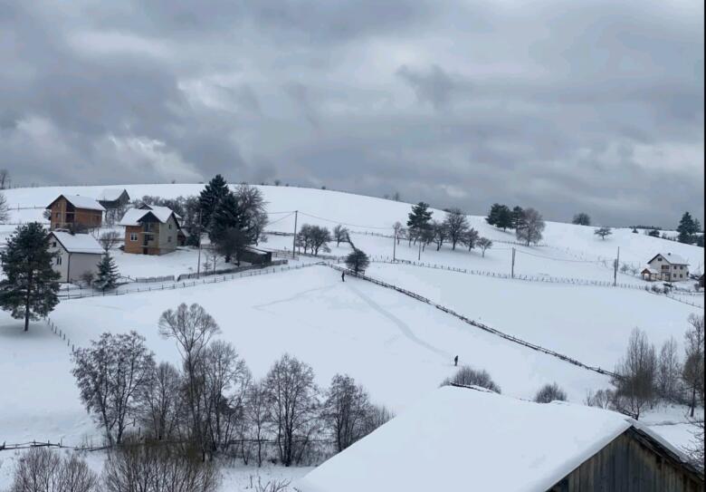 Vrijeme danas: Oblačno s kišom, poslijepodne snijeg
