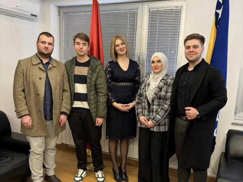 Učesnici Akademije mladih lidera Fondacije Educos posjetili Ambasadu Crne Gore u Sarajevu