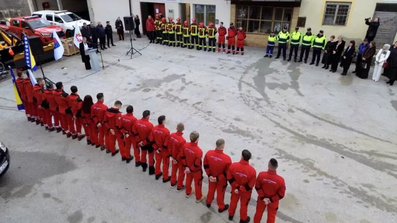Ilijaš: Postrojavanje službi zaštite i spašavanja i isporuka opreme DVD Srednje