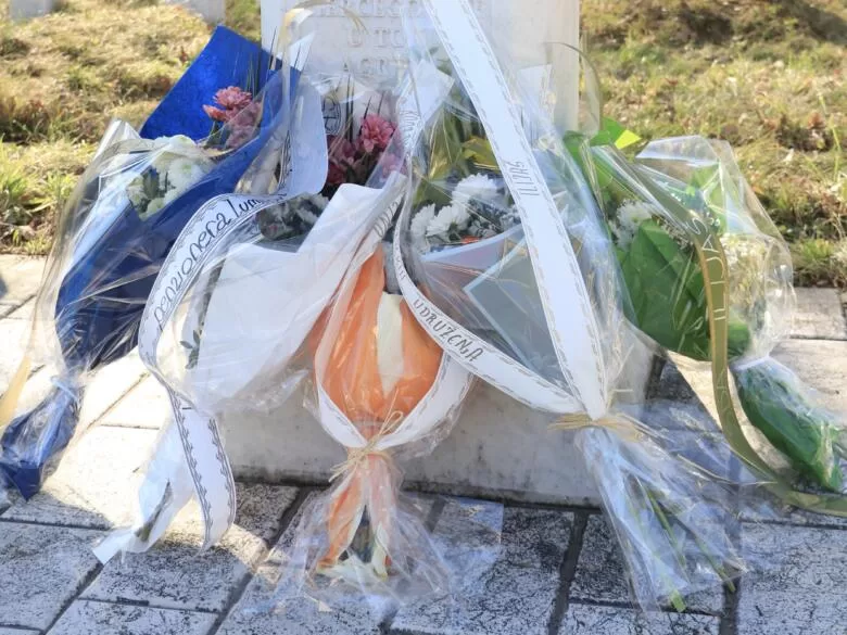 Delegacija Općine Ilijaš odala počast šehidima i poginulim borcima u Brezi povodom Dana Općine i Dana nezavisnosti Bosne i Hercegovine