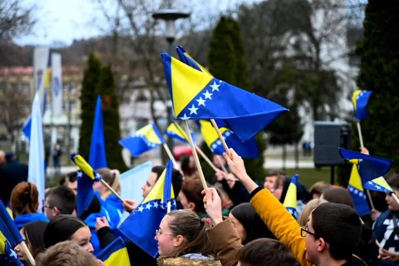 Ponosni koraci Ilijaša: Svečani defile povodom 30. godišnjice reintegracije i Dana nezavisnosti BiH