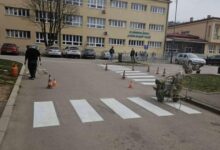 Završeno ocrtavanje pješačkih prijelaza i uređenje autobuske zone kod škole”Hašim Spahić”
