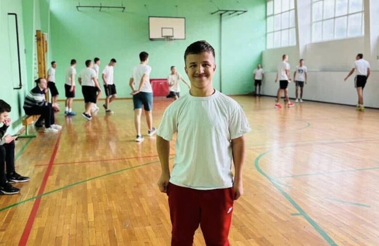 Amel Fatić boluje od tumora stopala, za operaciju u Turskoj potrebna mu je naša pomoć