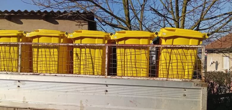 Podijeljeno 150 kanti za selektivno odlaganje otpada na Vlaškovu i Karauli