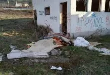 Divlja deponija u Starom Ilijašu stotinjak metara od škole