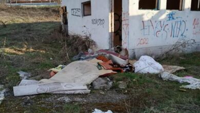 Divlja deponija u Starom Ilijašu stotinjak metara od škole