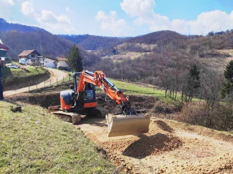 Saniran makadamski put u Gornjoj Bioči
