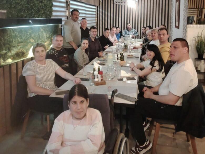 Toplina i dobrota na zajedničkom iftaru: Lijep gest prijatelja Udruženja „Budi mi drug“